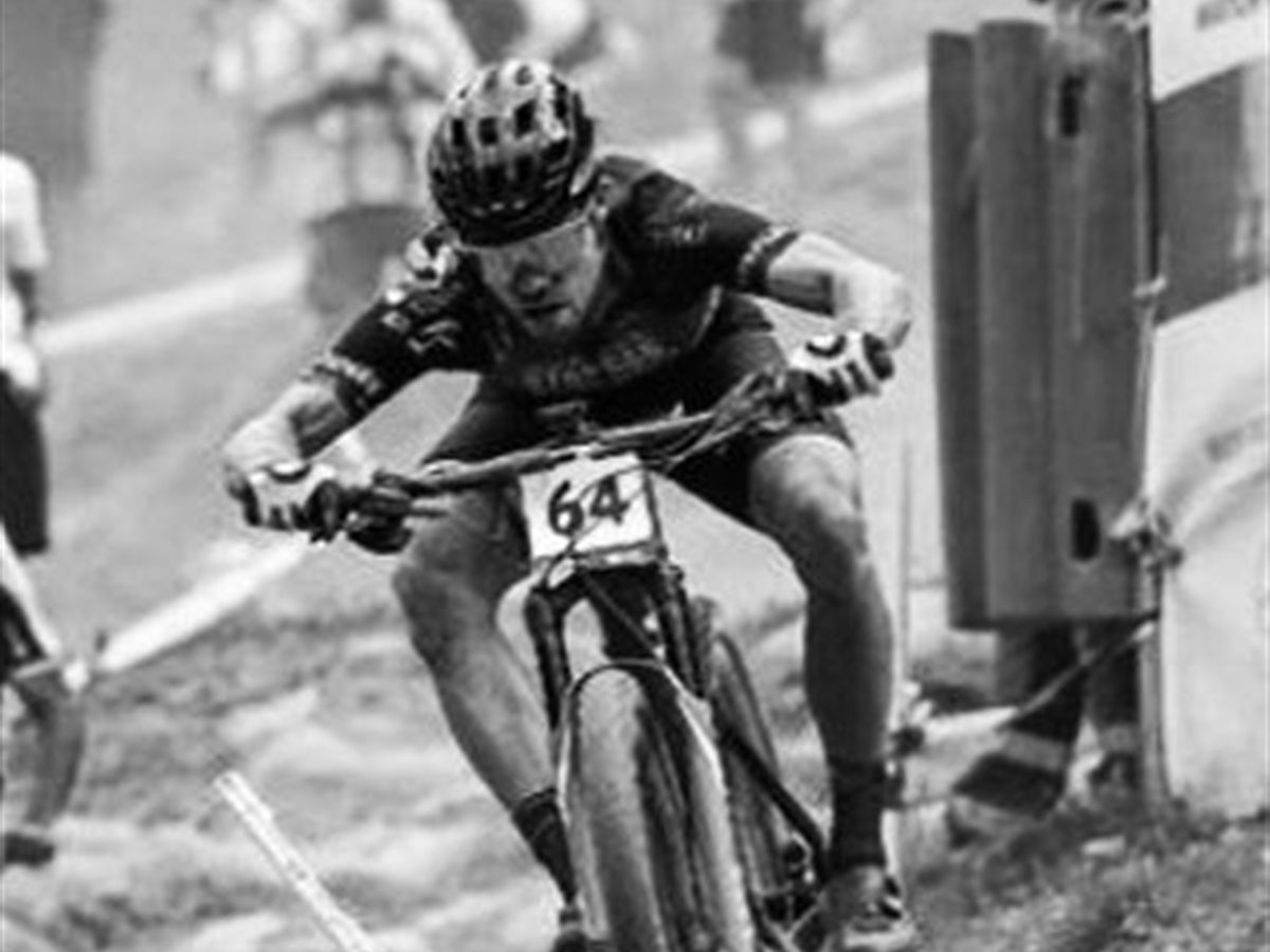 Julian Schelb im Renneinsatz auf dem Mountainbike
